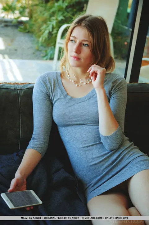 Mila I: Blonde Strips Out of Her Tight Dress for Hairy Selfies – photo 2 of 18