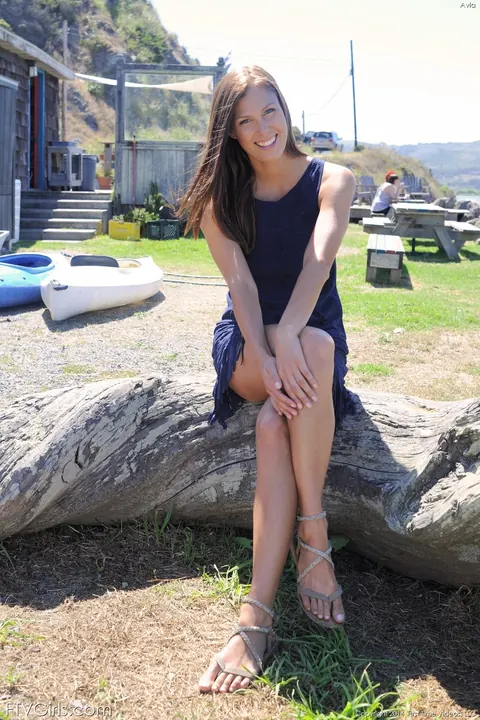 Tall Brunette Bares All and Spreads Wide in Public – photo 11 of 20