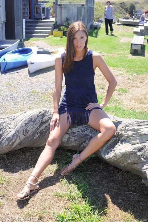 Tall Brunette Bares All and Spreads Wide in Public – photo 12 of 20