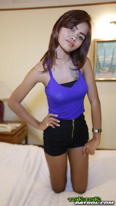 Slim Thai Woman Takes a Creampie Outdoors – photo 8 of 20
