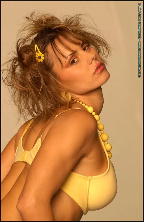 Timea Majorova: Thick MILF with Big Tits Poses in Lingerie and Thong – photo 11 of 15