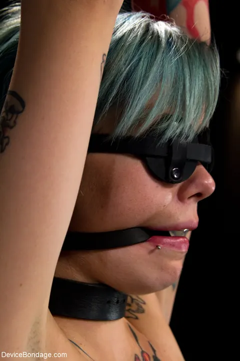Krysta Kaos: Tattooed Slave in Glasses Endures Whipping in Dungeon – photo 5 of 21
