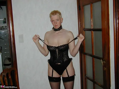 Tiffany Pearl: Mature Blonde MILF Shows Off Her Stockings and Leather Boots – photo 6 of 16