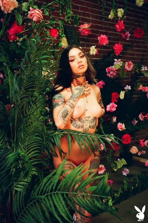 Taylor White: Thick Brunette Flaunts Her Tattooed Body Outdoors – photo 13 of 21
