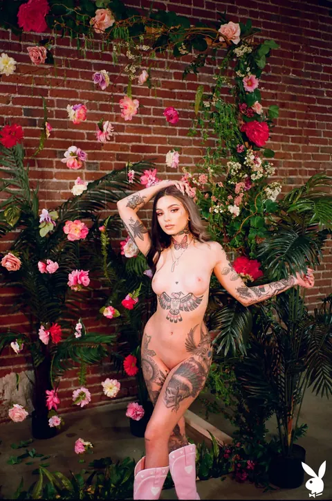 Taylor White: Thick Brunette Flaunts Her Tattooed Body Outdoors – photo 8 of 21