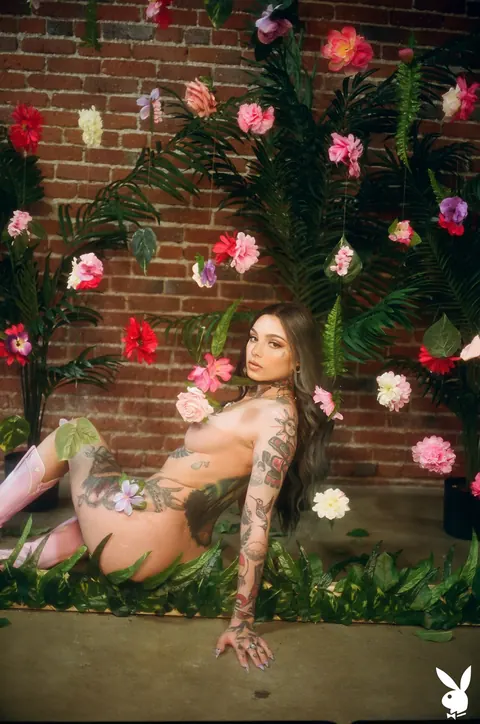 Taylor White: Thick Brunette Flaunts Her Tattooed Body Outdoors – photo 12 of 21