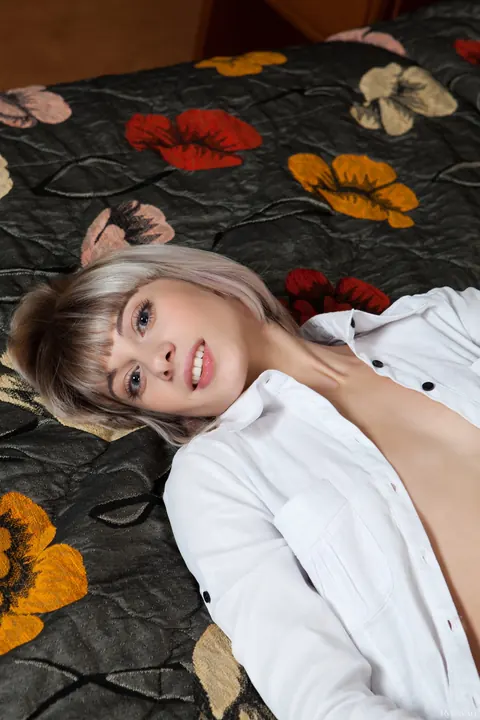 Skinny Blonde with Short Hair Strips and Poses Nude – photo 14 of 20