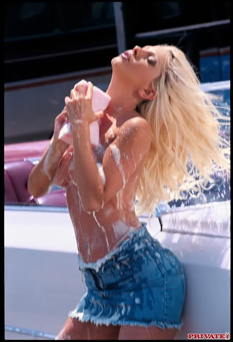 Stefania Bruni: Hungarian Blonde MILF Gets Fucked Doggy Style Outdoors – photo 15 of 20