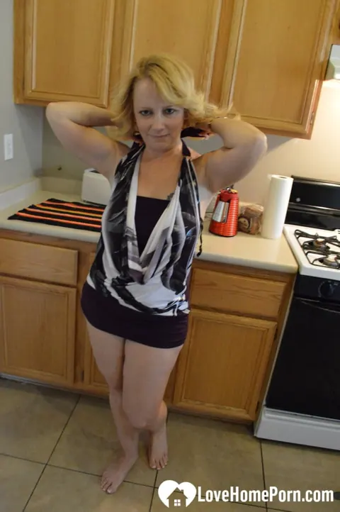 Brandie Sweet: Mature Blonde MILF Strips Naked in the Kitchen – photo 6 of 20