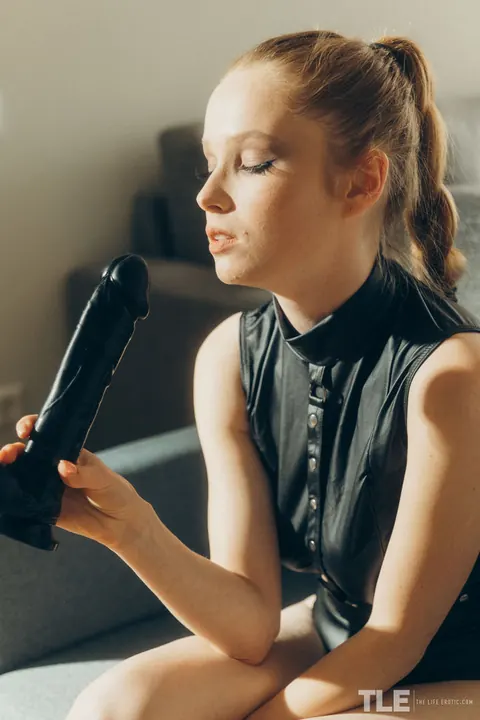 Woman in Leather Yoga Pants Fingers and Uses a Dildo – photo 4 of 16