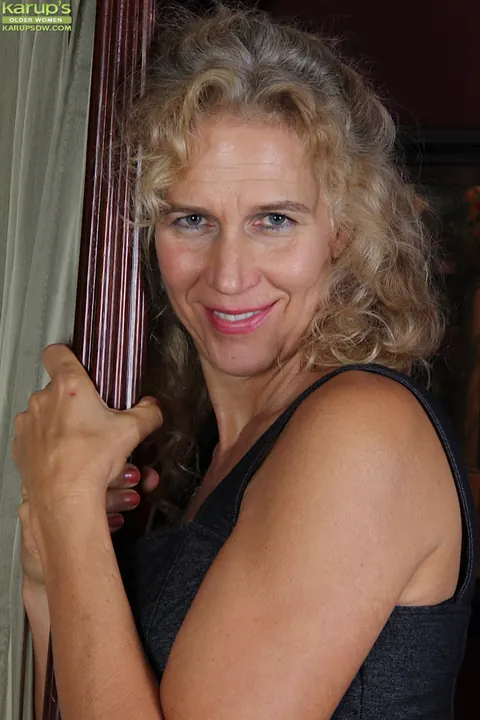 Cally Jo: Thick Curly Blonde MILF Strips Out of Her Skirt and Spreads – photo 2 of 16