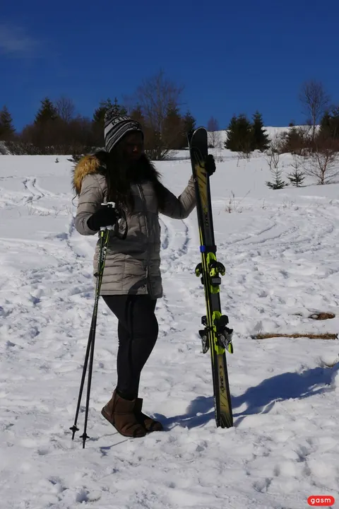 Sunny Star: Ebony Brunette Models a Ski Outfit in the Snow – photo 5 of 15