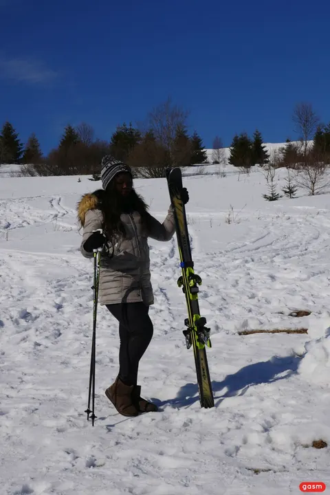 Sunny Star: Ebony Brunette Models a Ski Outfit in the Snow – photo 2 of 15