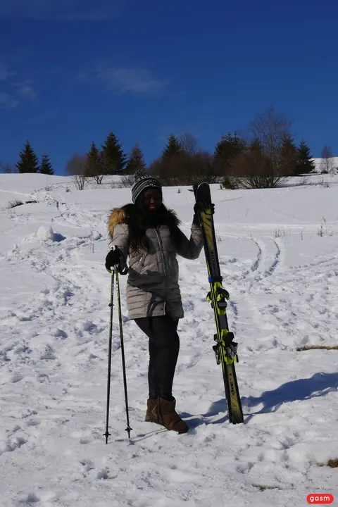 Sunny Star: Ebony Brunette Models a Ski Outfit in the Snow – photo 1 of 15
