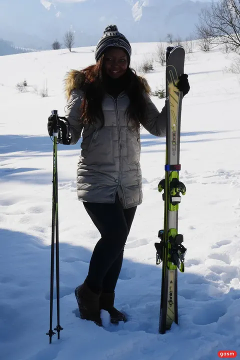 Sunny Star: Ebony Brunette Models a Ski Outfit in the Snow – photo 7 of 15