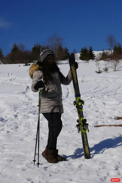 Sunny Star: Ebony Brunette Models a Ski Outfit in the Snow – photo 3 of 15