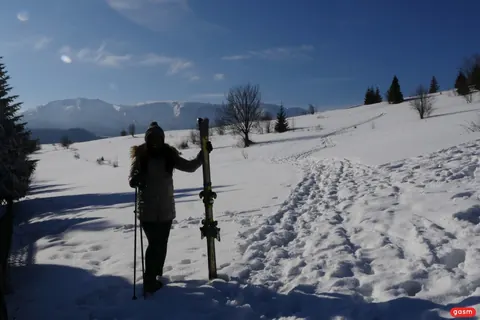 Sunny Star: Ebony Brunette Models a Ski Outfit in the Snow – photo 12 of 15