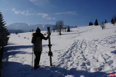 Sunny Star: Ebony Brunette Models a Ski Outfit in the Snow – photo 10 of 15