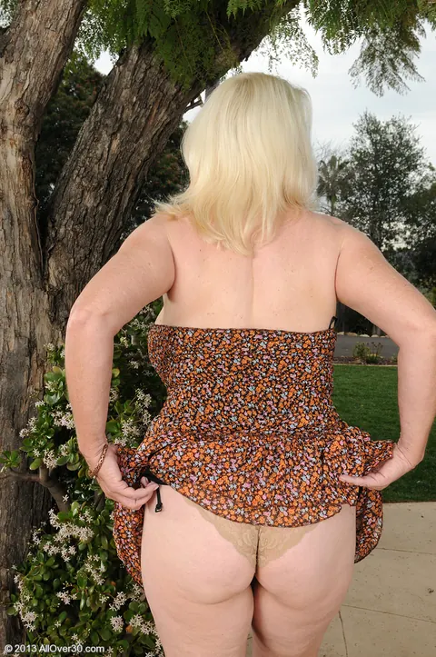 Angelique DuBois: Mature Blonde MILF with Big Pierced Tits Spreads Her Pussy Outdoors – photo 3 of 16