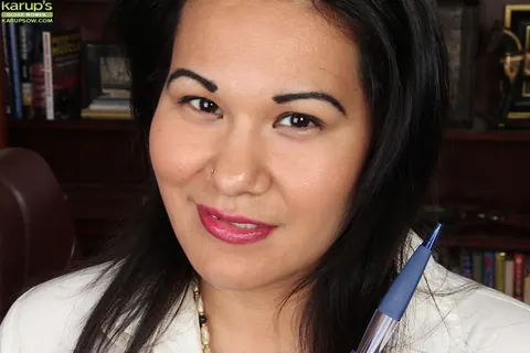 Susie Jhonson: Curvy Asian MILF in Stockings Shows Her Shaved Pussy – photo 1 of 16