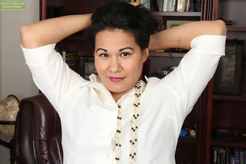 Susie Jhonson: Curvy Asian MILF in Stockings Shows Her Shaved Pussy – photo 2 of 16