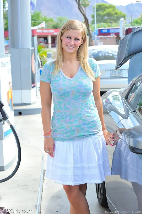 Alice Wonder: Tall Blonde Flashes Her Big Tits and Strips Outdoors – photo 1 of 20