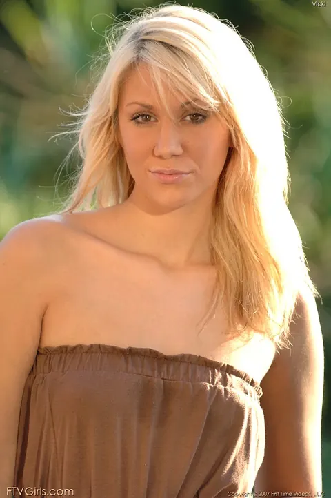 Blonde in a Dress Spreads Her Pussy by the Pool – photo 17 of 20