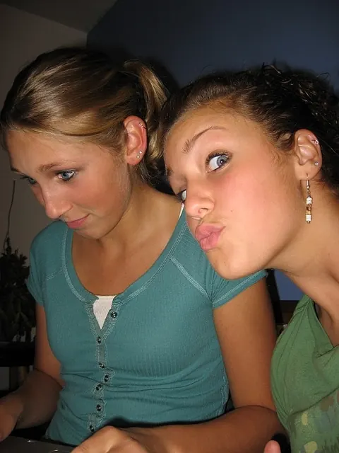 Brunette in Glasses and Jeans Poses Outdoors – photo 2 of 17