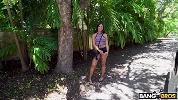 Angelica Cruz – Petite Latina MILF Sucks a Stranger and Takes a Facial in the Van