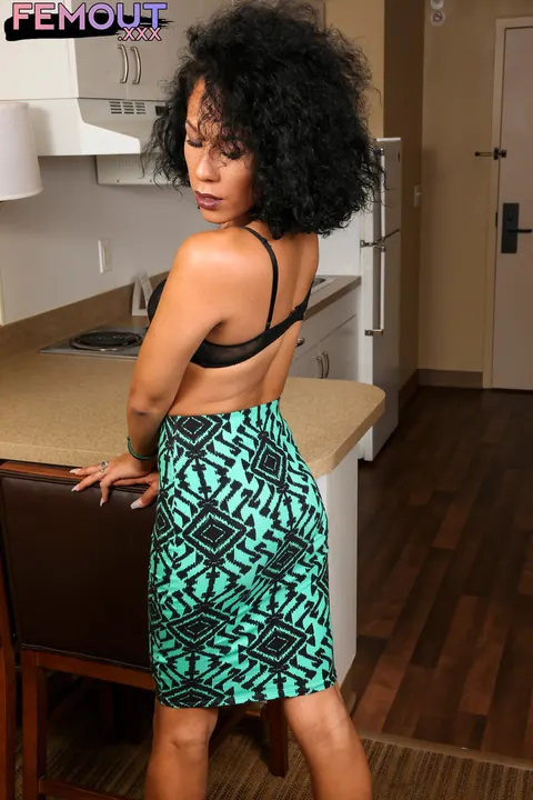 Mature Trans Woman Undresses Fully and Poses Nude – photo 2 of 16