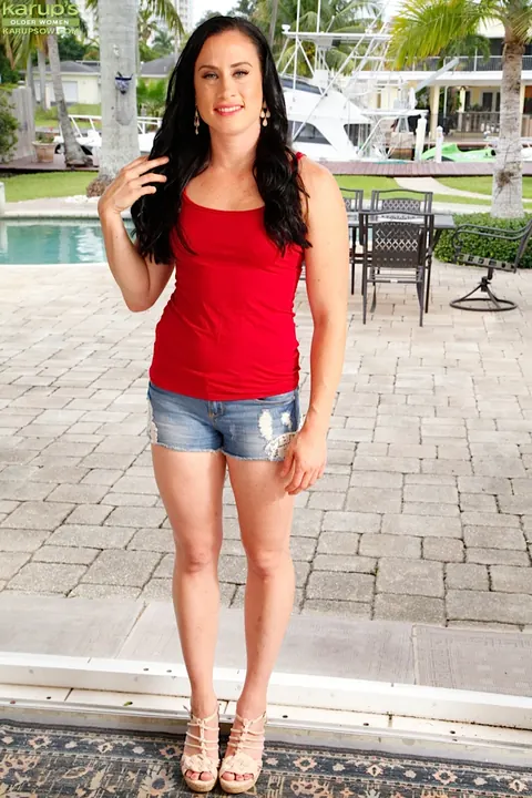 Aerial Cruz: Thick Latina MILF Strips Off Her Shorts by the Pool and Fingers Her Pussy – photo 1 of 16