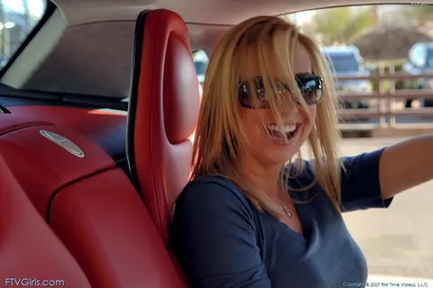 Busty Woman in Glasses Strips and Uses a Toy in a Car Outdoors – photo 5 of 20