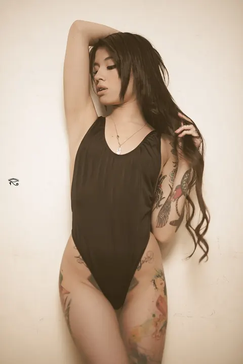 Thick Latina Strips Naked to Show Off Her Big Ass – photo 4 of 15
