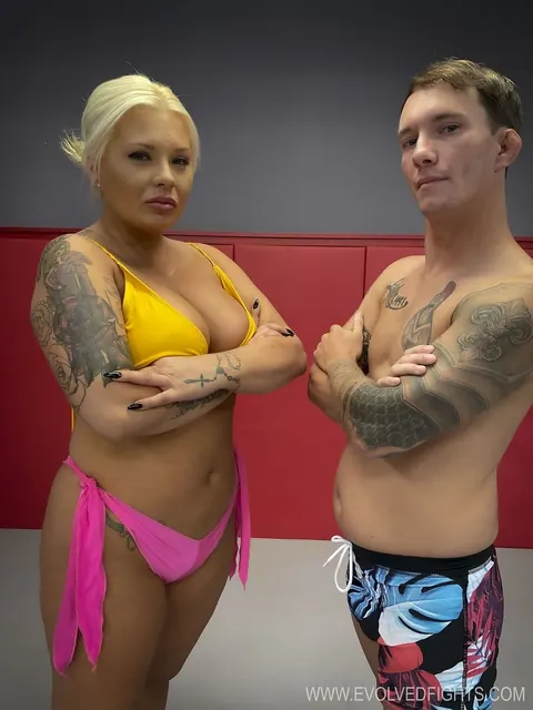 London Rose: Curvy Blonde MILF Wrestles Man and Gets Pussy Licked – photo 4 of 21