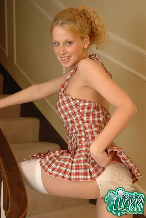 Gotta Love Lucky: Slim Blonde Reveals Ruffled Panties in a Short Dress – photo 8 of 12