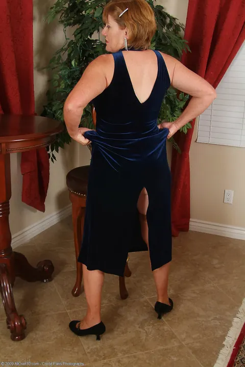 Curvy Redhead MILF Peels Off Her Stockings and Spreads Her Pussy – photo 7 of 21