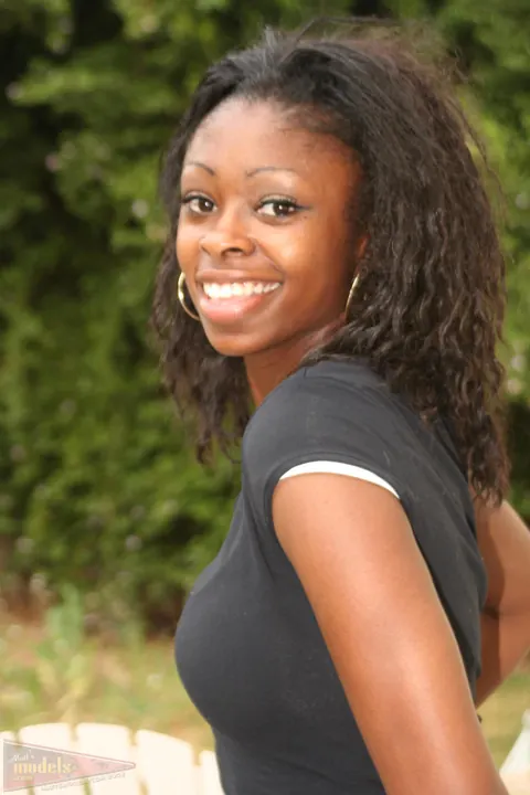Thick Ebony Brunette with Big Tits Fingers Her Pussy Outdoors in Jeans – photo 3 of 16