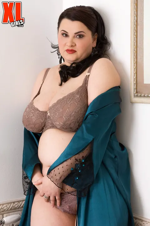 Madison Lee: BBW Brunette Strips Out of Her Lingerie in the Bathroom – photo 2 of 16