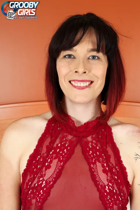 Trans Woman Poses Nude and Spreads Her Legs Wide – photo 3 of 16