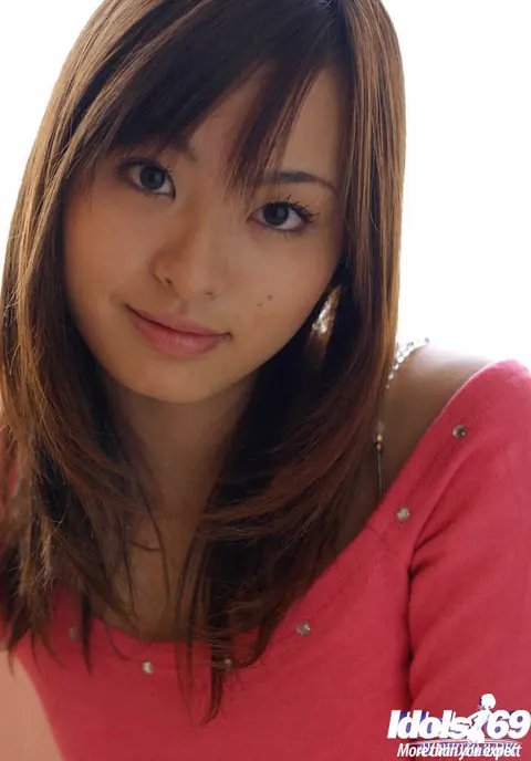 Petite Asian Babe Reveals Her Body in Lingerie and Socks – photo 4 of 16