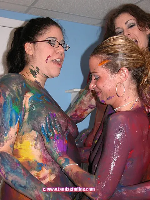 LuLu Garcia: Busty Latina in Glasses Kisses Her Chubby Partner – photo 14 of 21