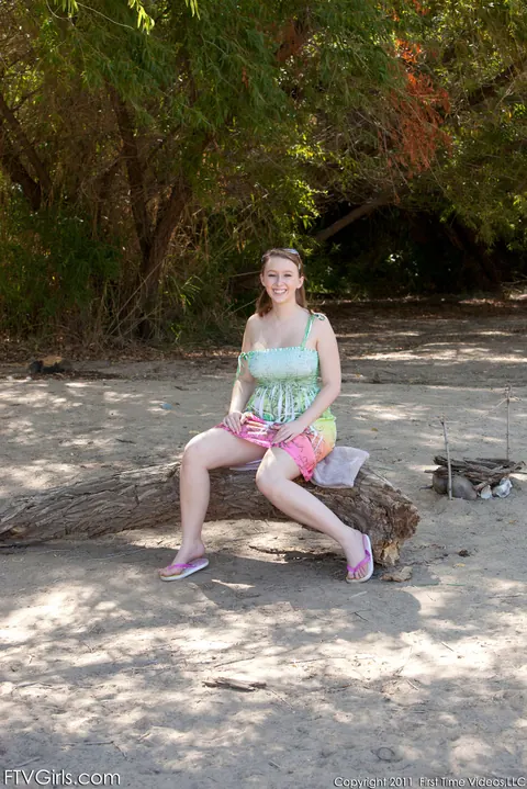 Felicia Clover: Brunette Flashes Her Big Natural Tits Outdoors in Glasses – photo 3 of 20