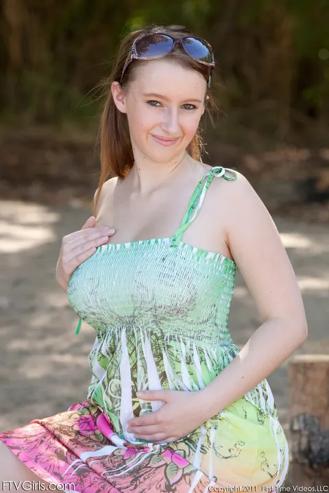Felicia Clover: Brunette Flashes Her Big Natural Tits Outdoors in Glasses – photo 4 of 20