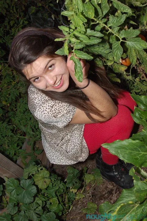 Hairy Woman in Stockings Poses Nude in the Forest – photo 5 of 21