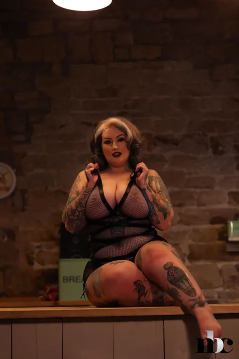 Galda Lou: Curvy Brunette MILF in Lingerie Shows Her Big Tits and Tattoos – photo 6 of 21