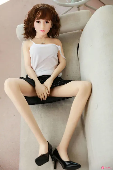 Petite Slim Woman Pulls Top Down and Poses Nude – photo 7 of 16