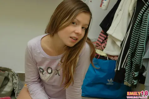 Woman in Jeans Strips Out of Her Panties – photo 8 of 15