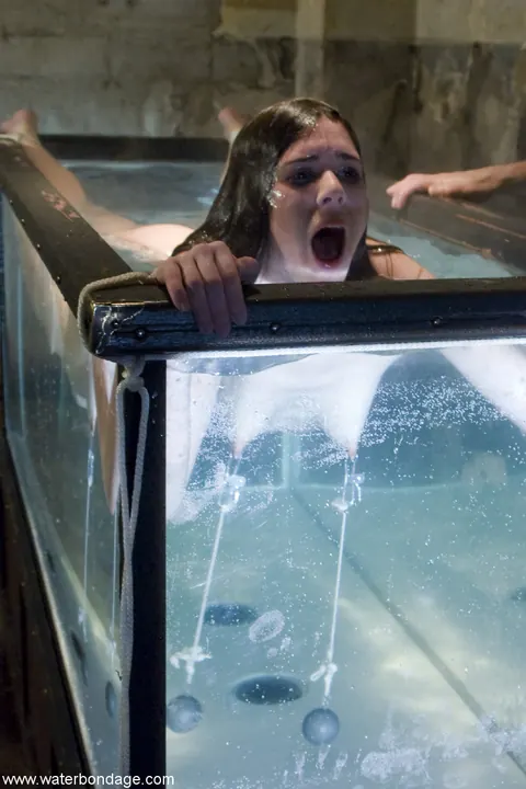Isobel Wren: Brunette MILF Spreads Her Legs in Bondage – photo 13 of 21