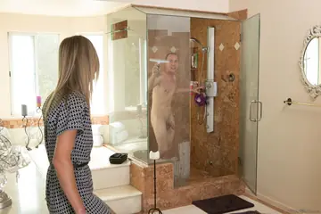 Alina Long – Tall Ukrainian MILF Rides to a Facial