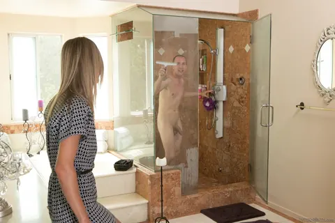 Alina Long: Tall Ukrainian MILF Rides to a Facial – photo 1 of 21